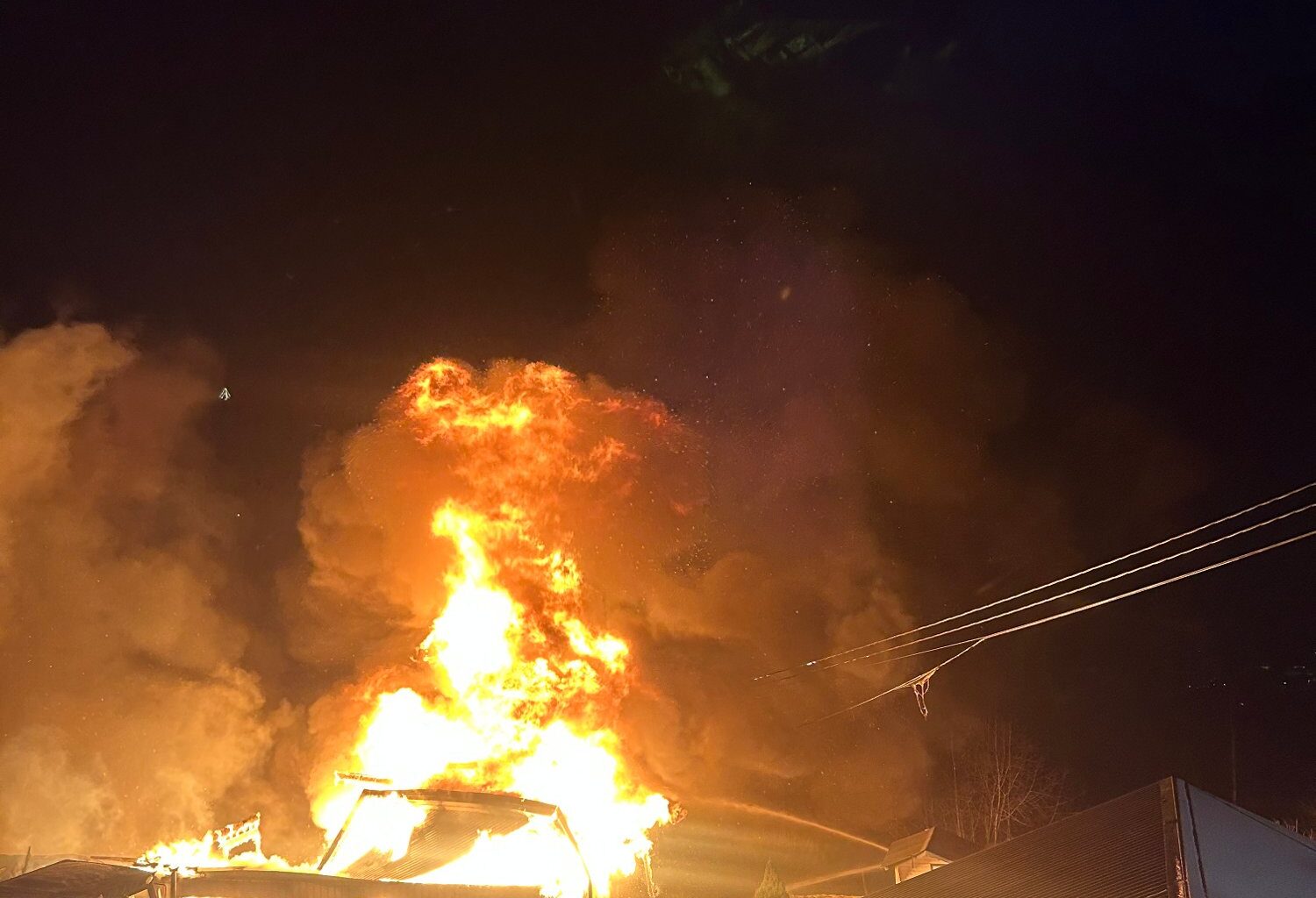 Nyheter, Brann | Brann har spredd seg til bolighus