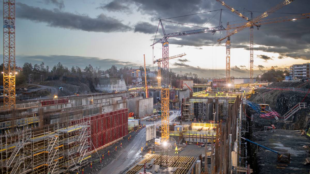 en by med høye tårn