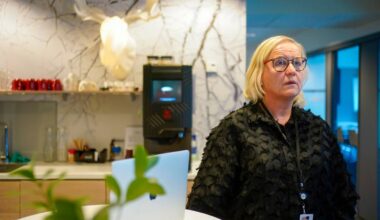 Tove Moe Dyrhaug i en kantine