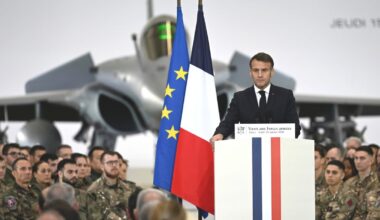 Macron advarer fransk forsvarsindustri: Kan kjøpe europeisk