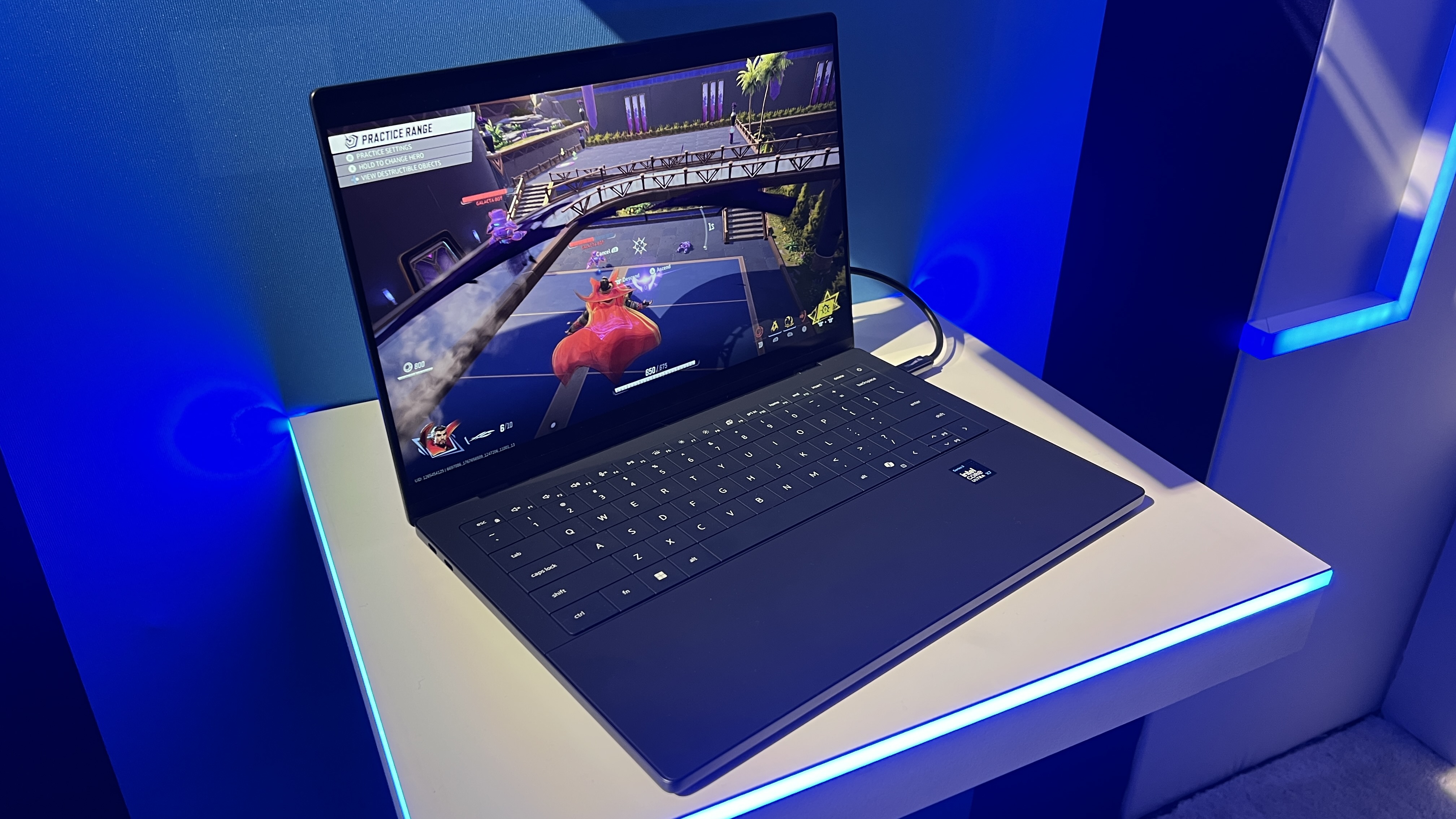 En datamaskin med Intel Core Ultra series 3-prosessor som kj&oslash;rer et PC-spill.