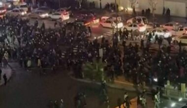 Store protester i Iran – myndighetene kuttet internett – NRK Urix – Utenriksnyheter og -dokumentarer