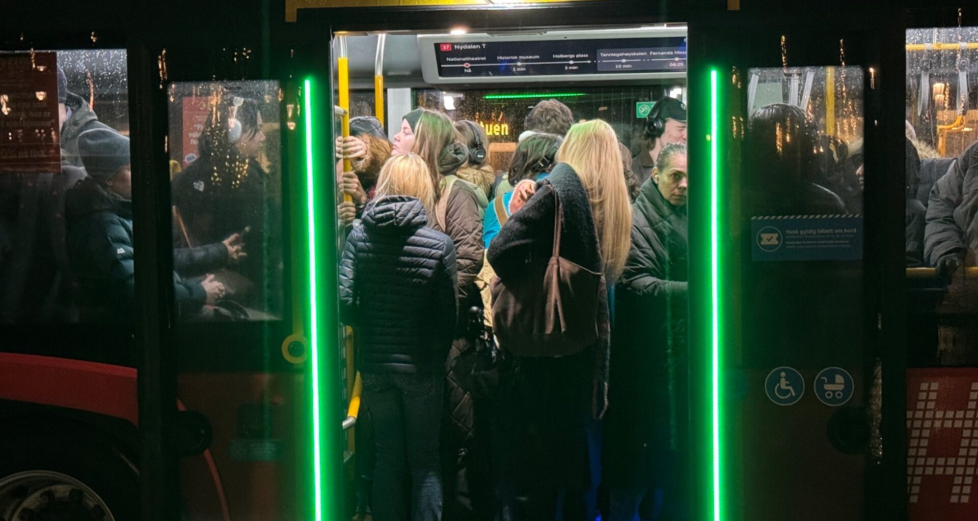 Trafikk og kollektiv, Ruter | Forsinkelser, innstillinger og kø: Slik går kollektivtrafikken fredag morgen