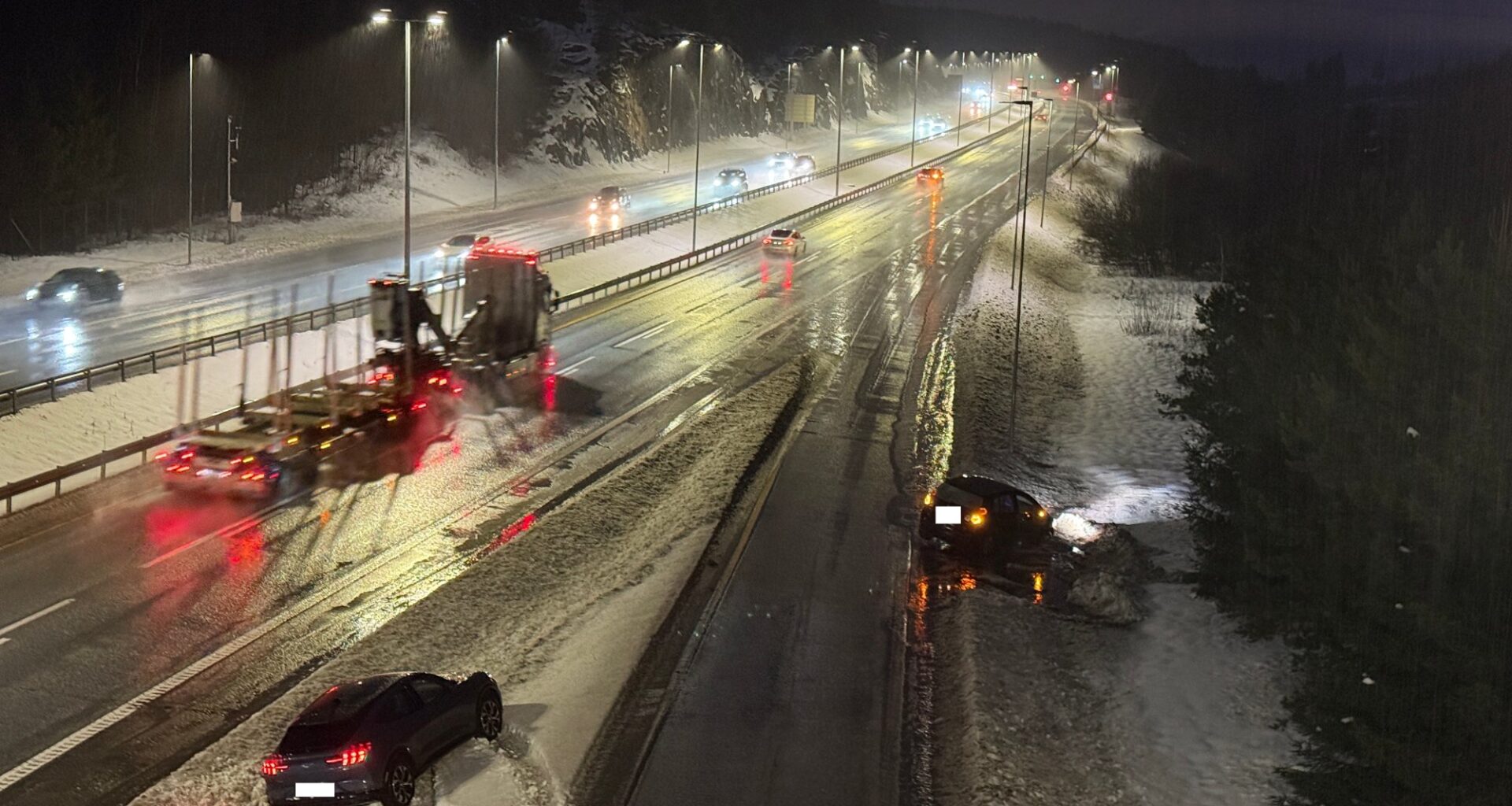 Nyheter, Son | To biler skled av veien ved Sonsveien: – Det er glatt