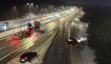 Nyheter, Son | To biler skled av veien ved Sonsveien: – Det er glatt