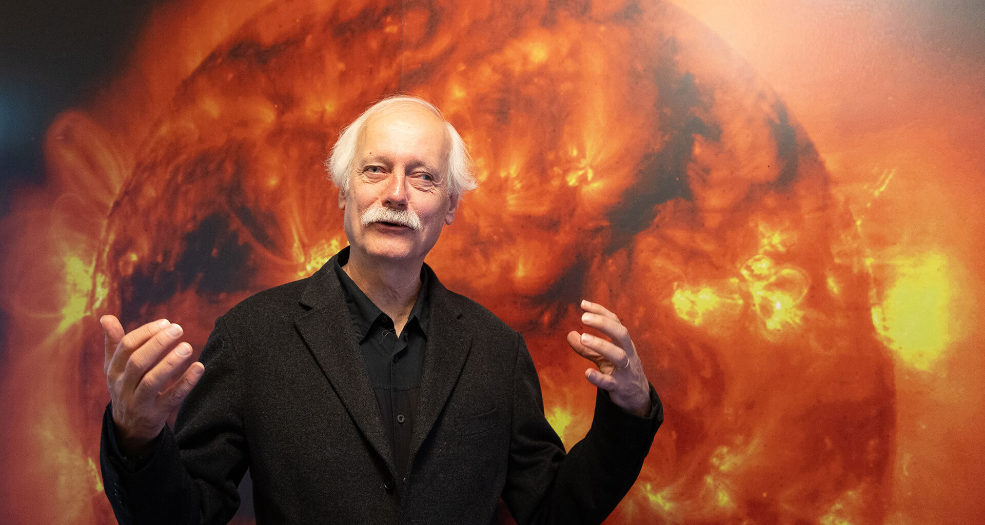 Bildet kan inneholde: oransje, astronomisk objekt.