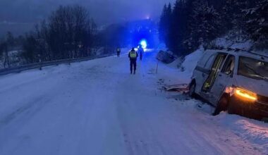 Trafikkulykke, Trafikkmeldinger | To biler havnet i grøfta
