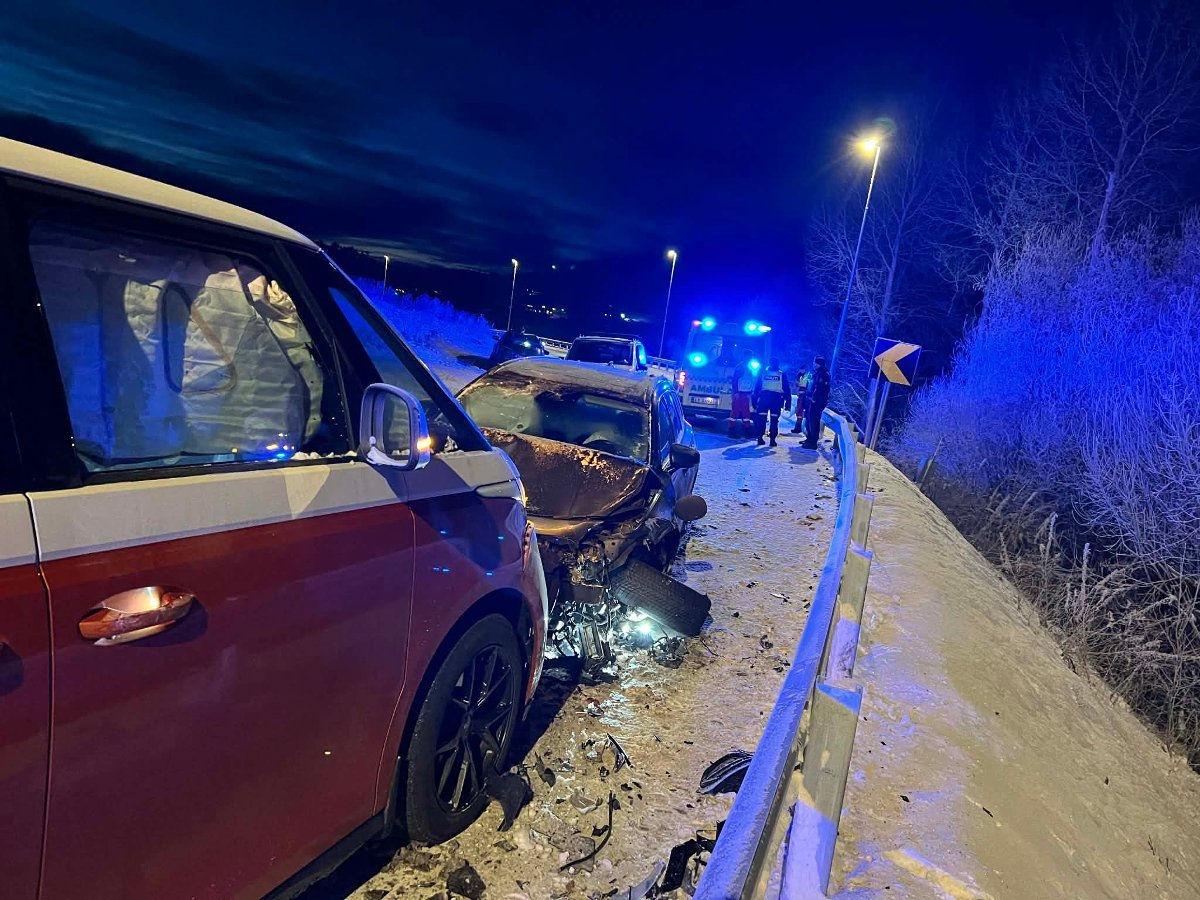Trafikkulykke, Kodal | Tre biler har kollidert - Tønsbergs Blad