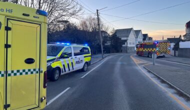 Haugesund, Trafikkuhell | Haugesund: – Bil har kjørt i en stolpe