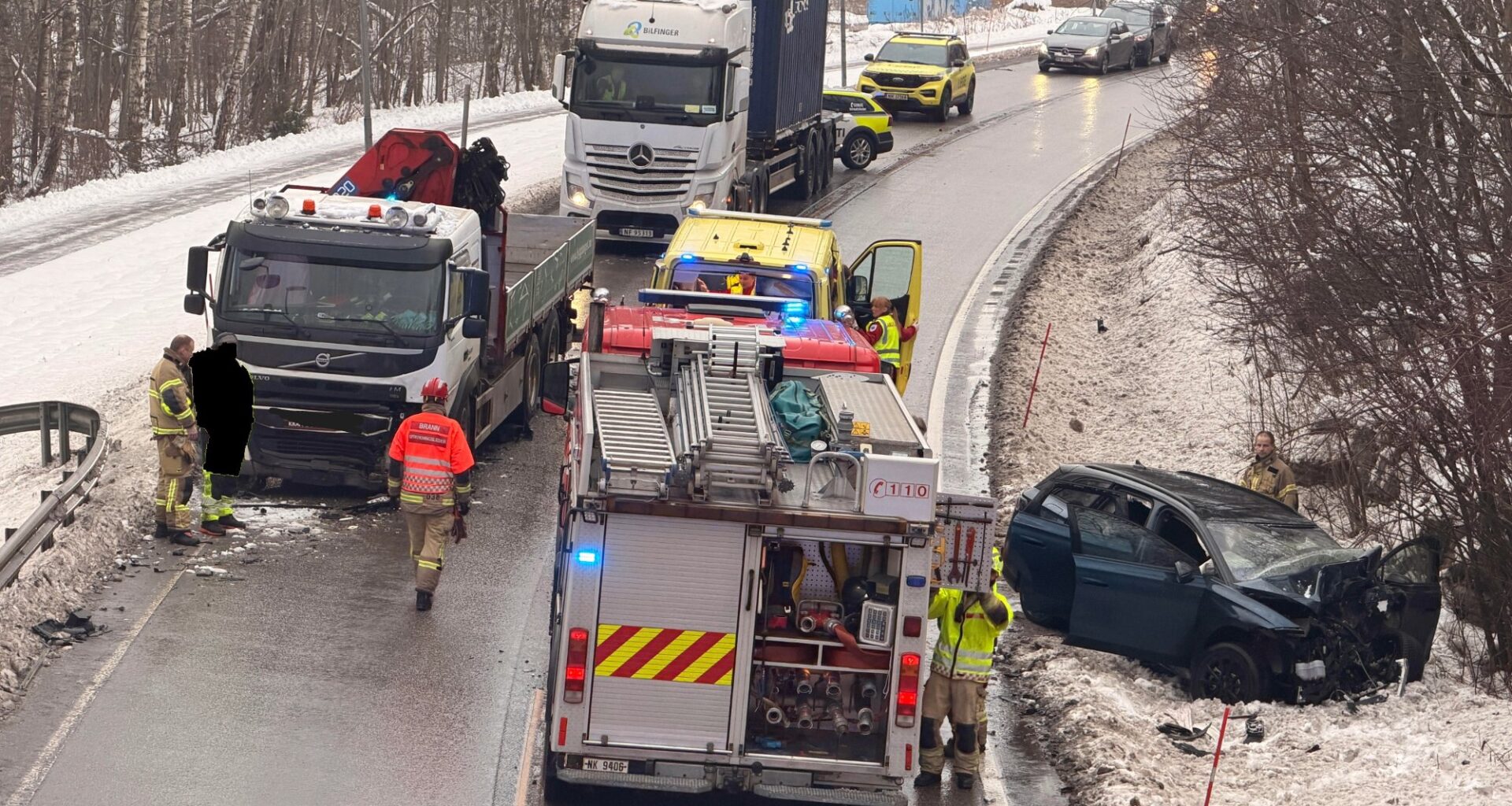 Herøya, Politi | Trafikkulykke på Herøyavegen: Én person kritisk skadet