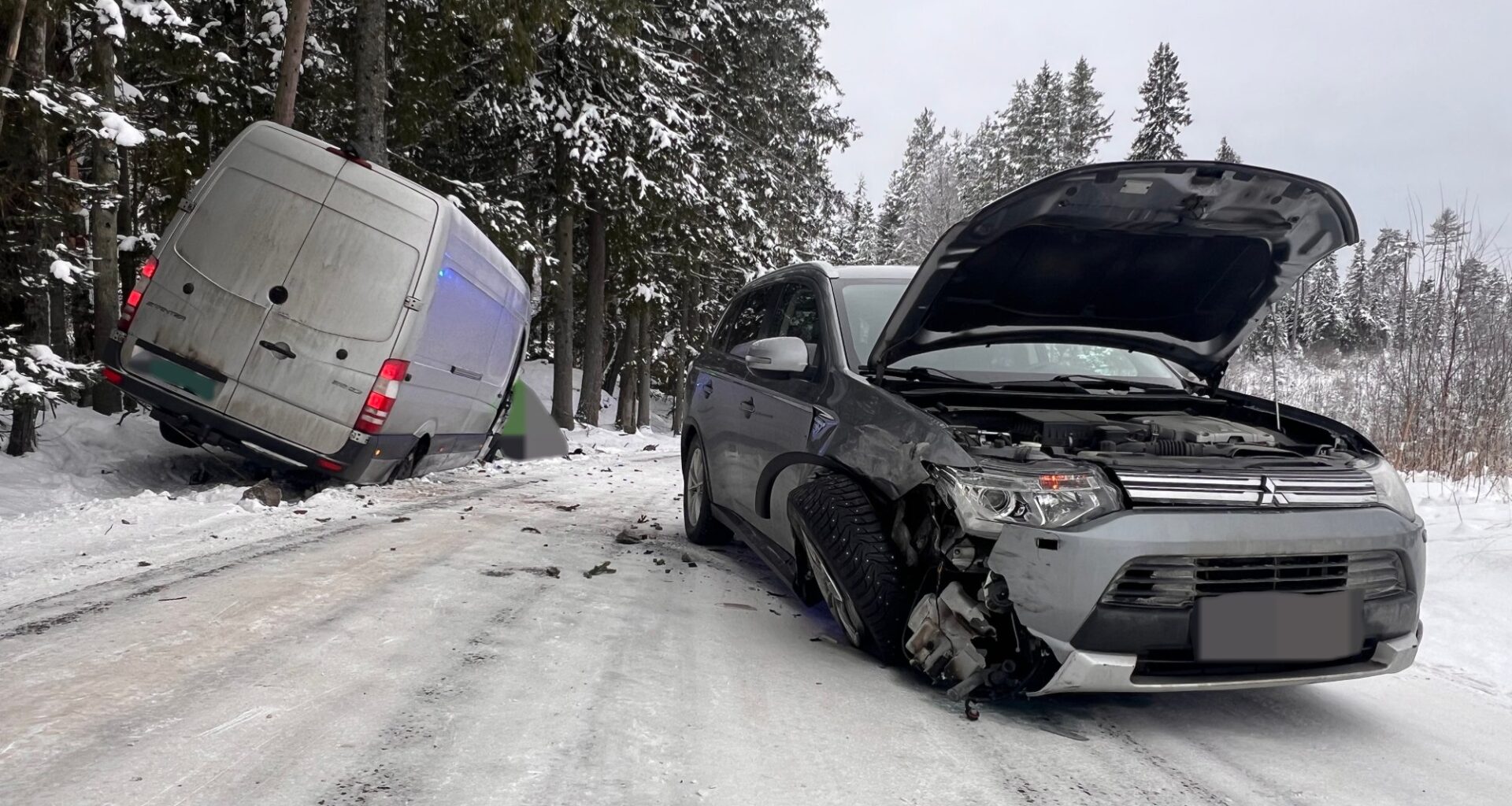 Nyhet, Politi | To biler frontkolliderte - Raumnes