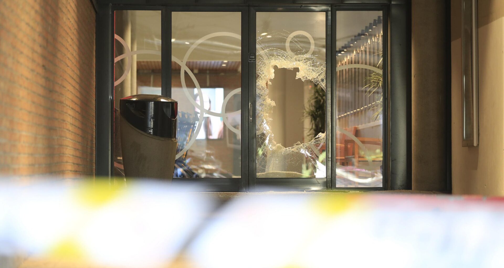 Revetal, Innbrudd | Tyver smadret dører og montre: – Dette er veldig kjedelig. Ikke noe hyggelig i det hele tatt - Tønsbergs Blad