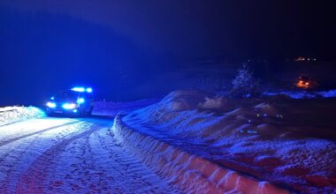 Ulykker, Trafikk og samferdsel | Kjørte av vegen – hadde sommerdekk på bilen - Hamar Arbeiderblad