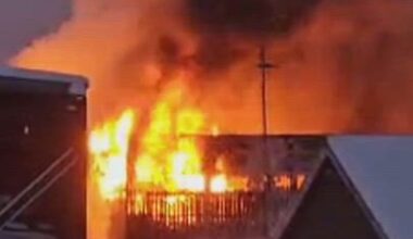 Hurdal, Brann | Rykker ut til brann: – Brenner kraftig gjennom taket