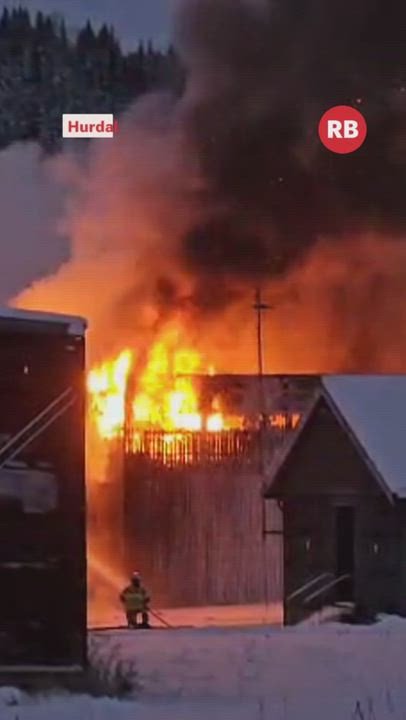 Hurdal, Brann | Rykker ut til brann: – Brenner kraftig gjennom taket