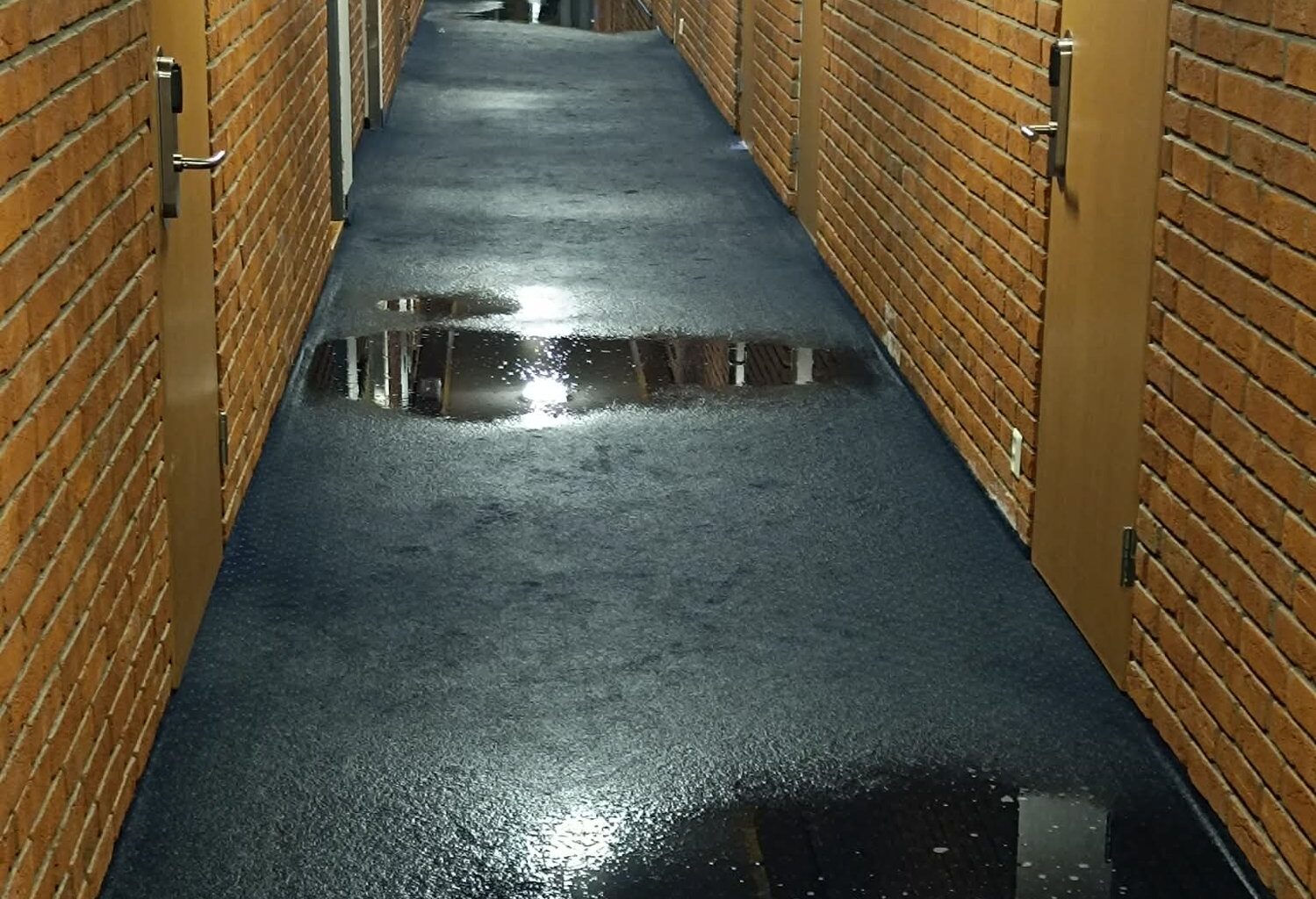 Hærverk på Radisson Blu: – Vatnet har rent nedover alle etasjene og helt ned i kjelleren - Avisa Valdres