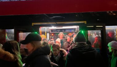 Trafikk og kollektiv, Vær | Mye trafikk og kø: – Vurder gjerne om du kan reise utenfor rushtiden