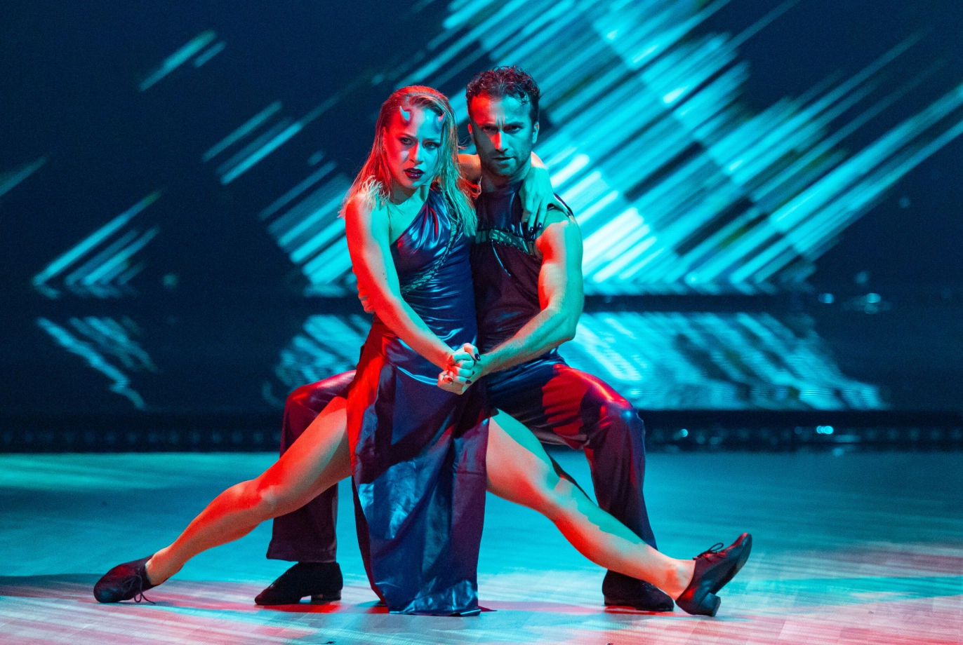 PALLEN: Tiril og Santino endte på en tredjeplas i «Skal vi danse». Foto: Thomas Andersen / TV 2
