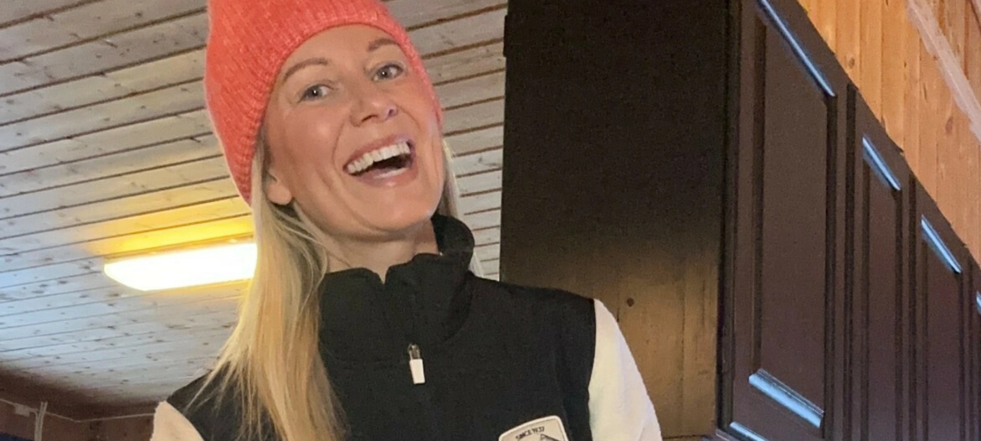 Eline flyttet med to barn til en forlatt skole på høyfjellet