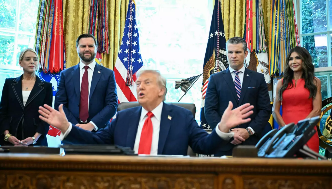 USA: Avbildet fra venstre er USAs justisminister Pam Bondi, visepresident J.D. Vance, president Donald Trump, forsvarsminister Pete Hegseth og sikkerhetsminister Kristi Noem. Foto: Mandel Ngan / AFP / NTB