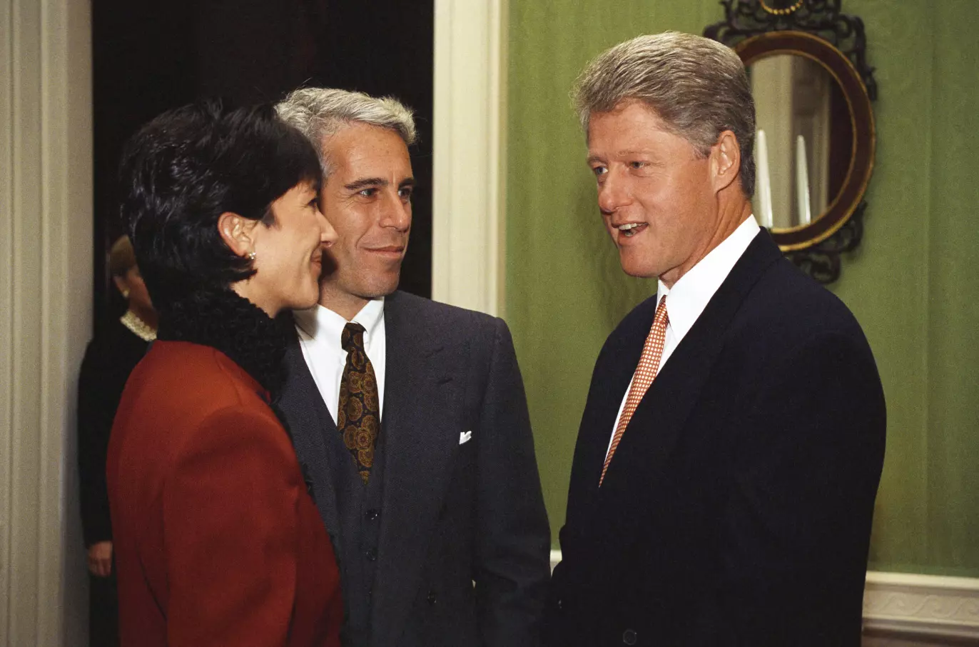 I DET HVITE HUS: Jeffrey Epstein og Ghislaine Maxwell sammen med daværende president Bill Clinton under et arrangement i Det hvite hus i 1993. Foto: The William J. Clinton Presidential Library / MEGA