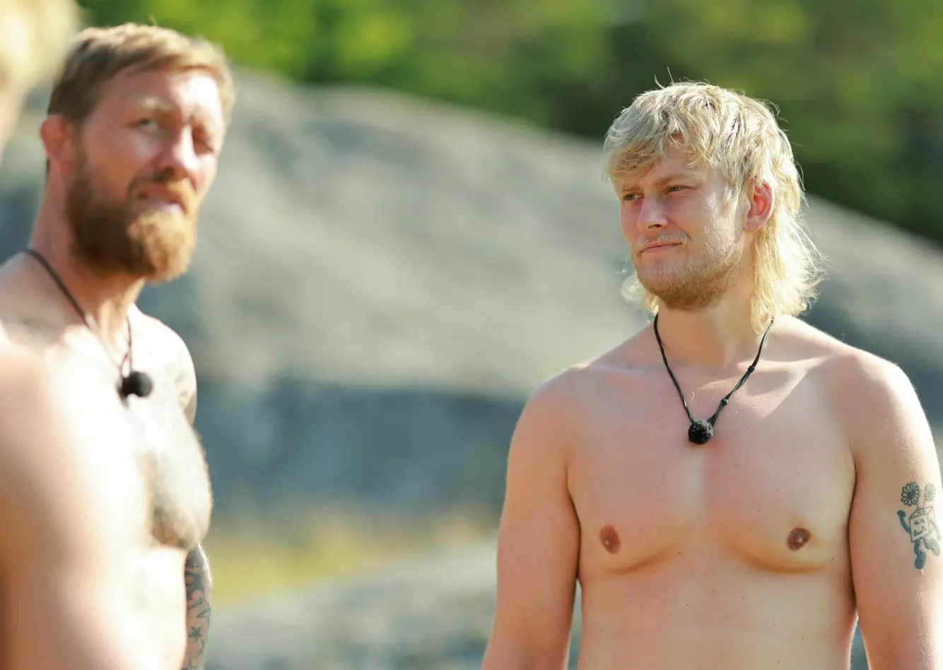 GUTTASTEMNING: Fritz Aanes og Karsten Blomvik var gode kompiser på gården. Foto: TV 2