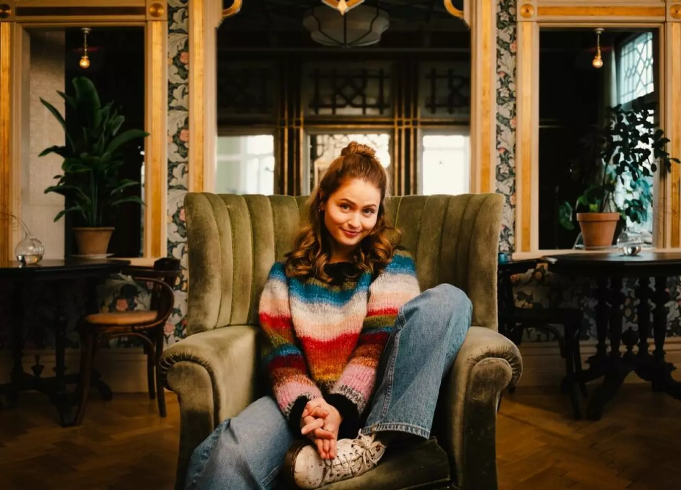 NESTEN-SODD-OPPLEVELSE: Vivild Falk Bergs rollefigur står overfor en potensiell sodd-bombe i TV-serien Nepobaby. Foto: TV2