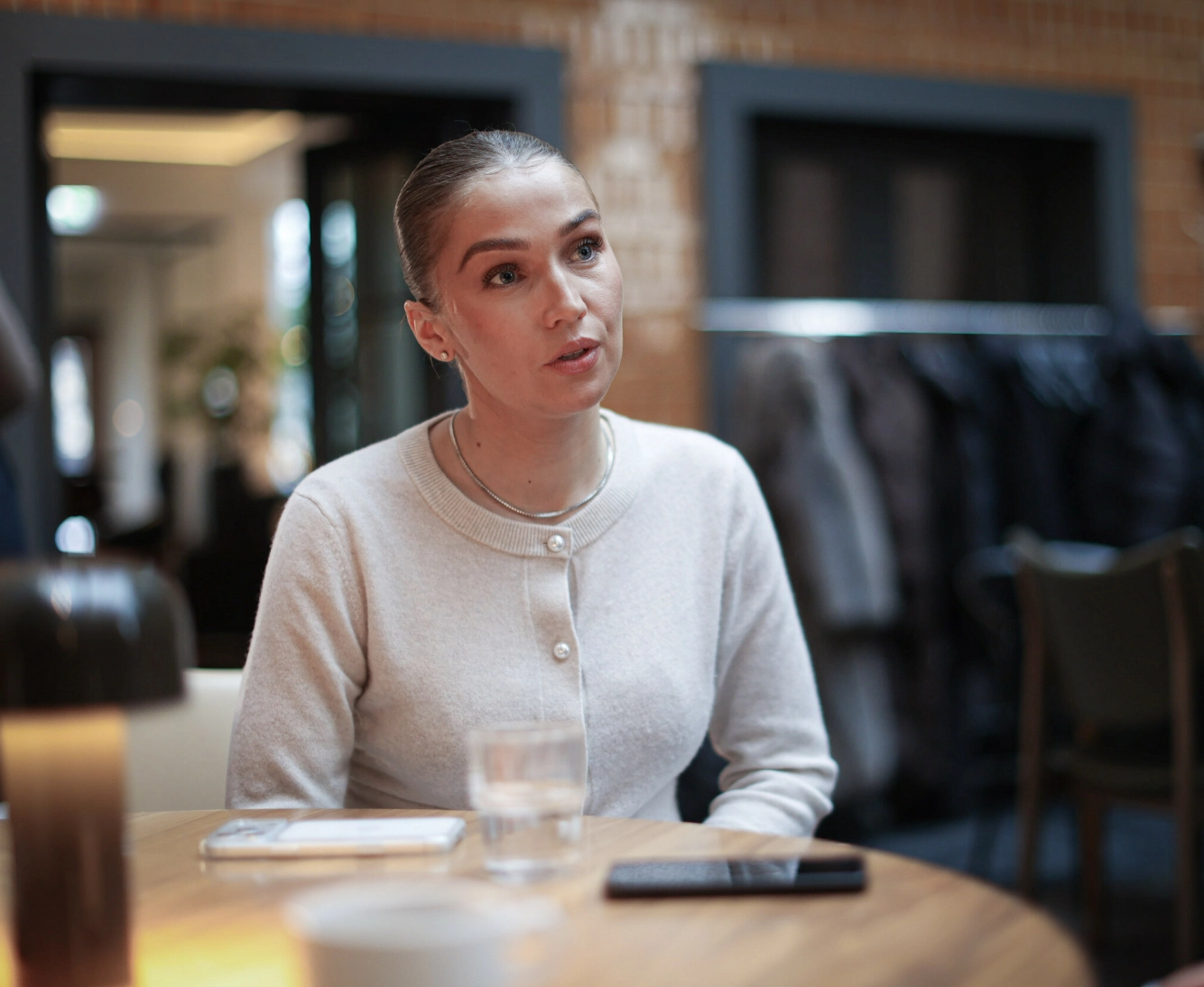 Karianne Vilde Spetalen har fått et helt annet syn på kvinnehelse etter at hun gikk gjennom et risiko-svangerskap med sine to tvillinggutter. Foto: Ida Bergersen
