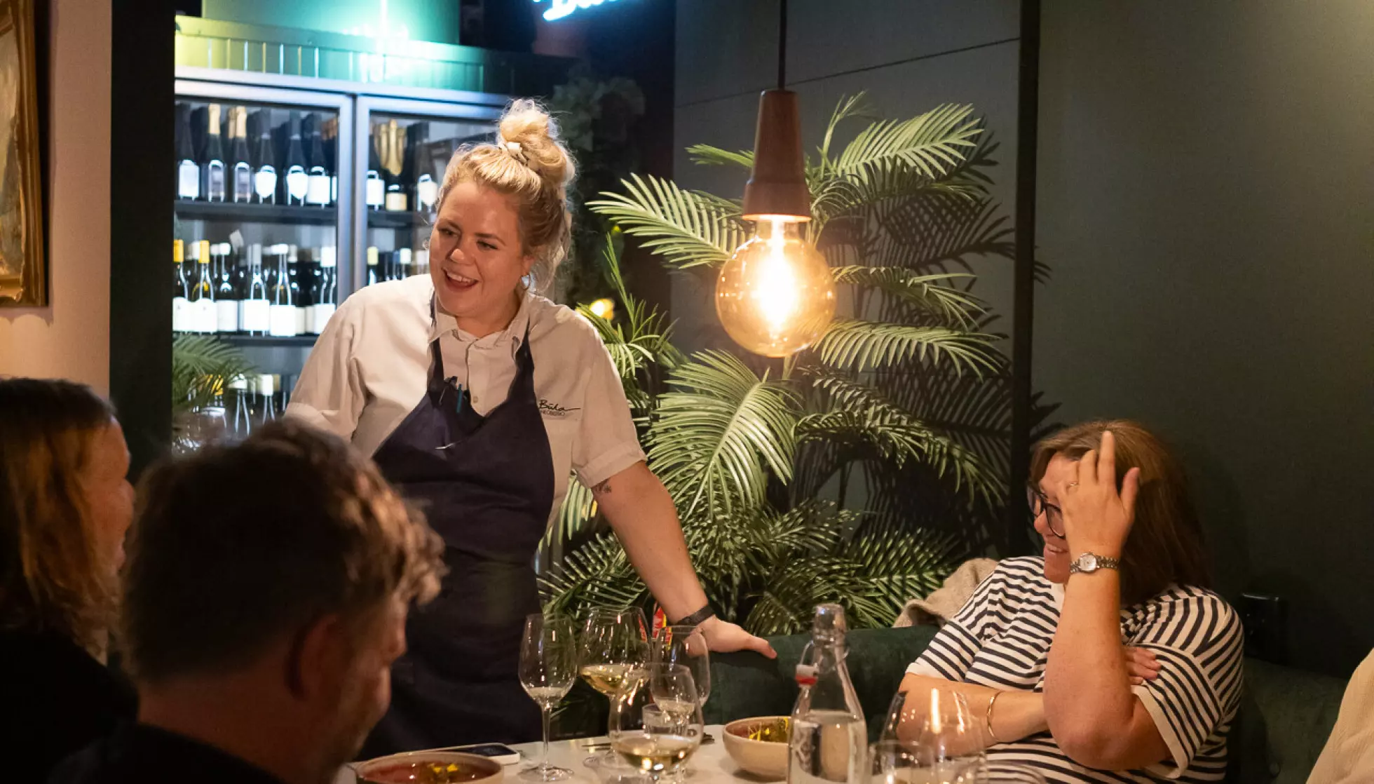 TRONDHJEMS PHO: Renee Fagerhøi var ikke i tvil om hvilken suppe hun skulle ha på menyen på Olgas restaurant i Trondheim. Her er hun avbildet på restauranten sin Bula Bistro. Foto: Even Blomses Solheim/Ebs photography