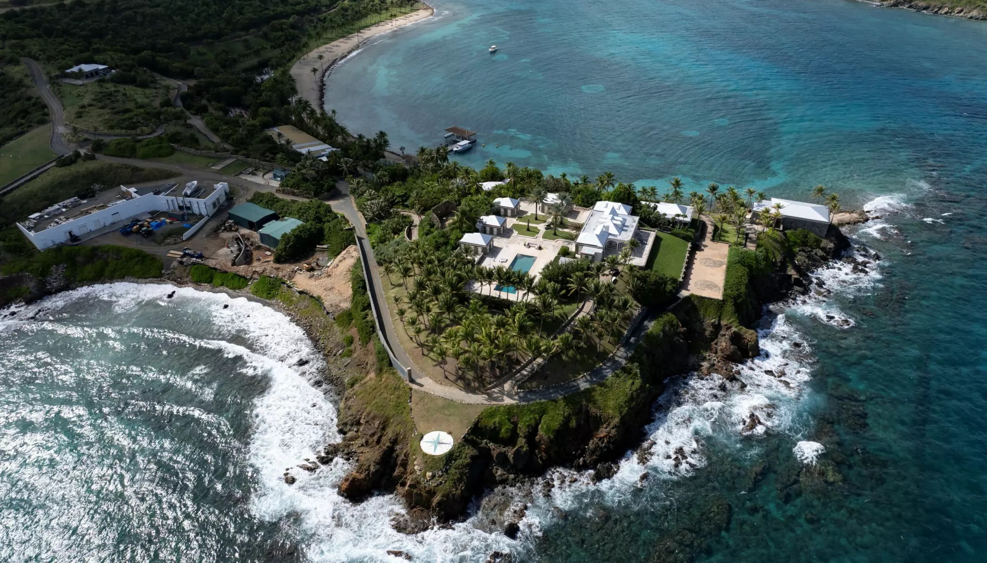 FRYKTET ØY: Little Saint James i De amerikanske Jomfruøyene, tidligere eid av Jeffrey Epstein og senere solgt av boet for å dekke søksmål. Foto: Marco Bello / Reuters / NTB