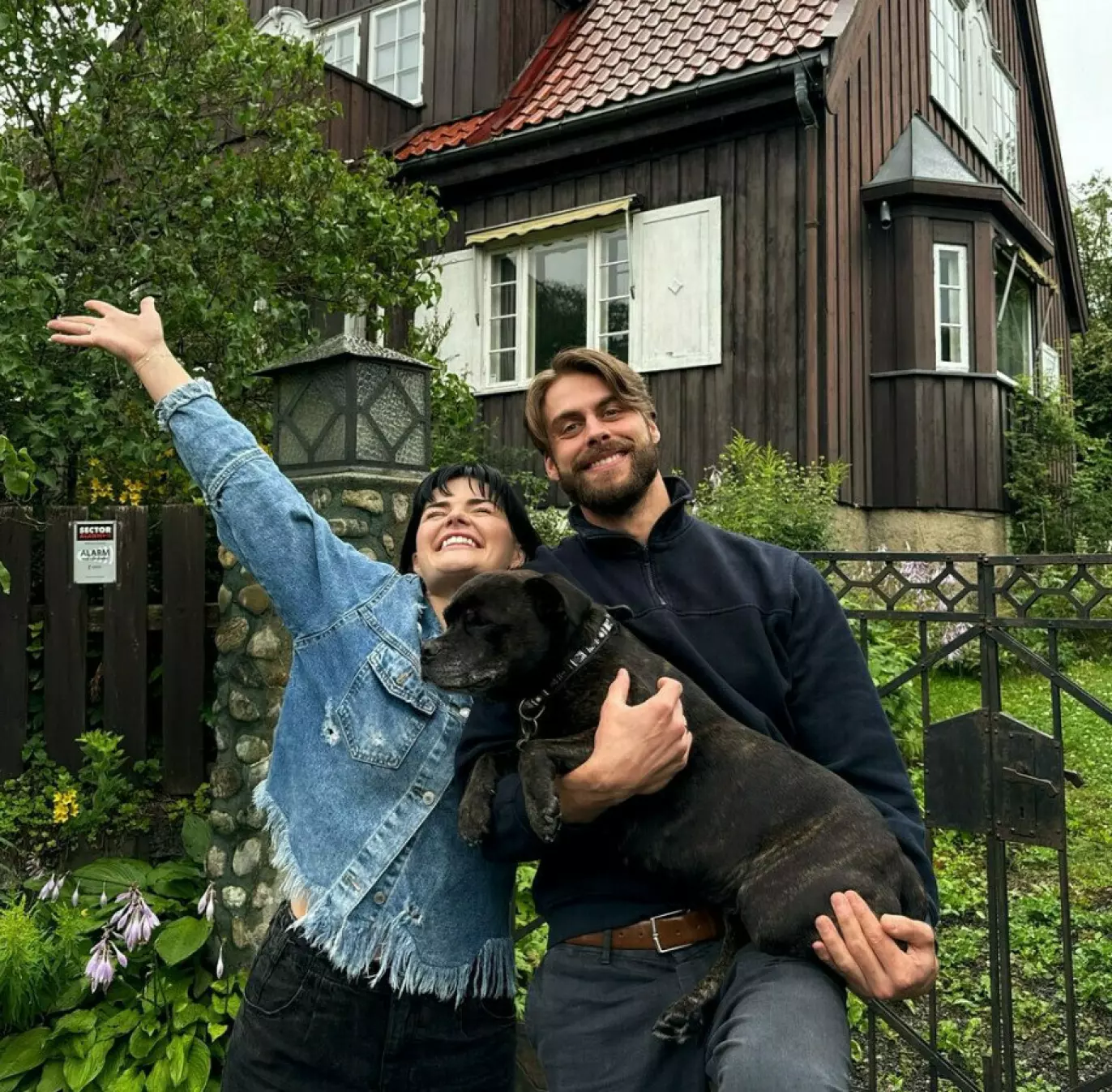 DRØMMEHUS: Sommeren 2024 kapret Ulrikke og Oskar drømmeboligen, som de nå både renoverer og pusser opp. Foto: Skjermdump fra Instagram
