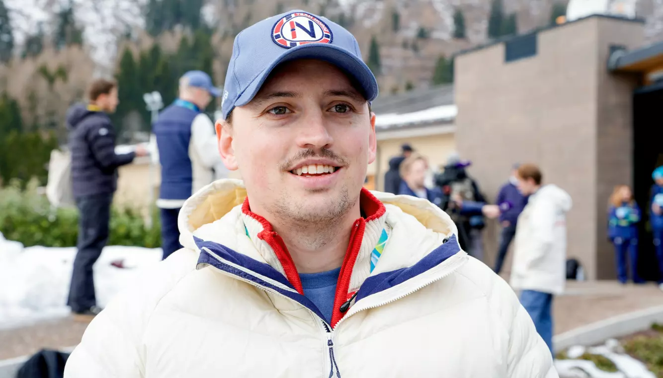 SERVICEMANN OG TRENER: Sigurd Søberg har ansvaret for de norske hoppdressene. Foto: Terje Pedersen / NTB