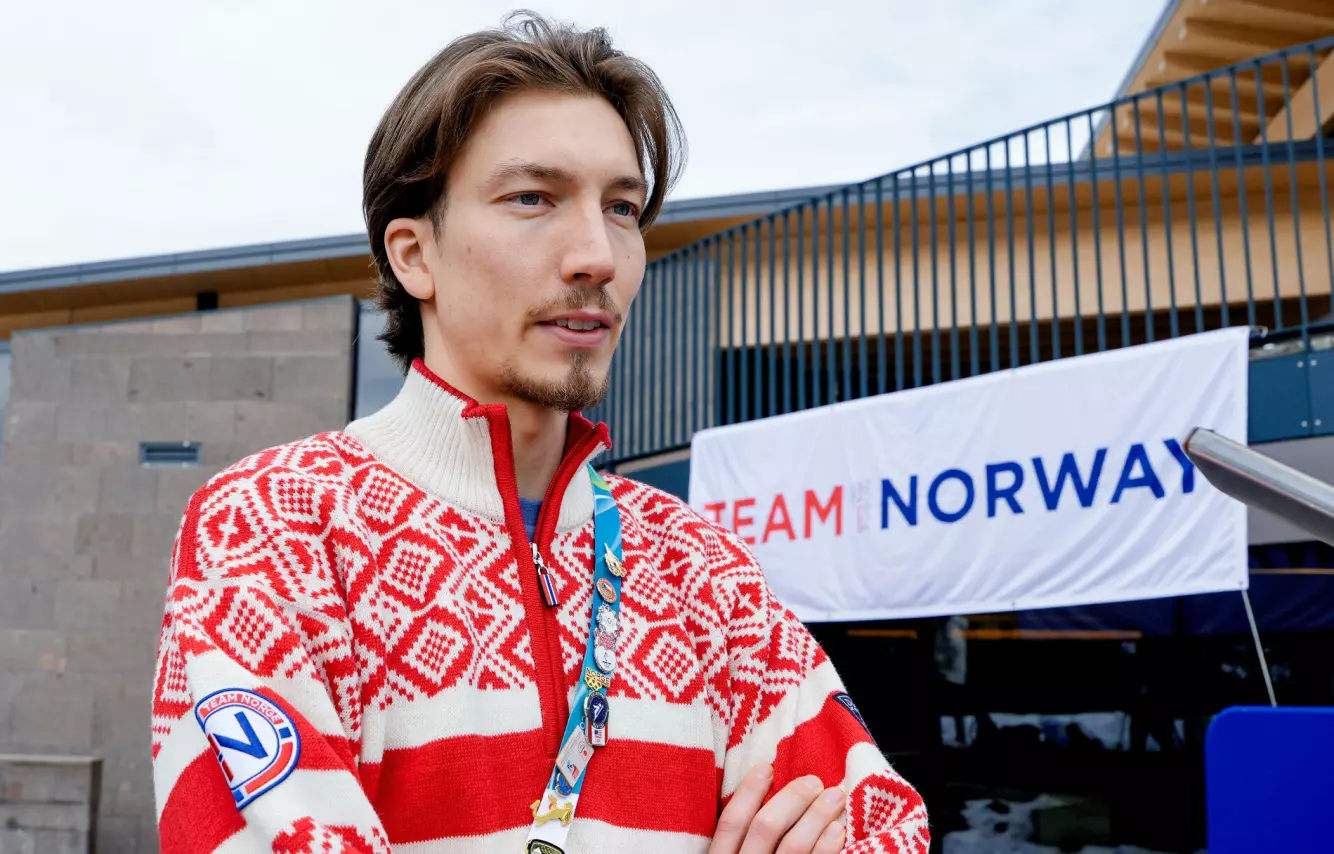 TELLER NED: Johann André Forfang har hatt tøffe dager med farens død. Nå gleder han seg til å komme i gang med OL. Foto: Terje Pedersen / NTB