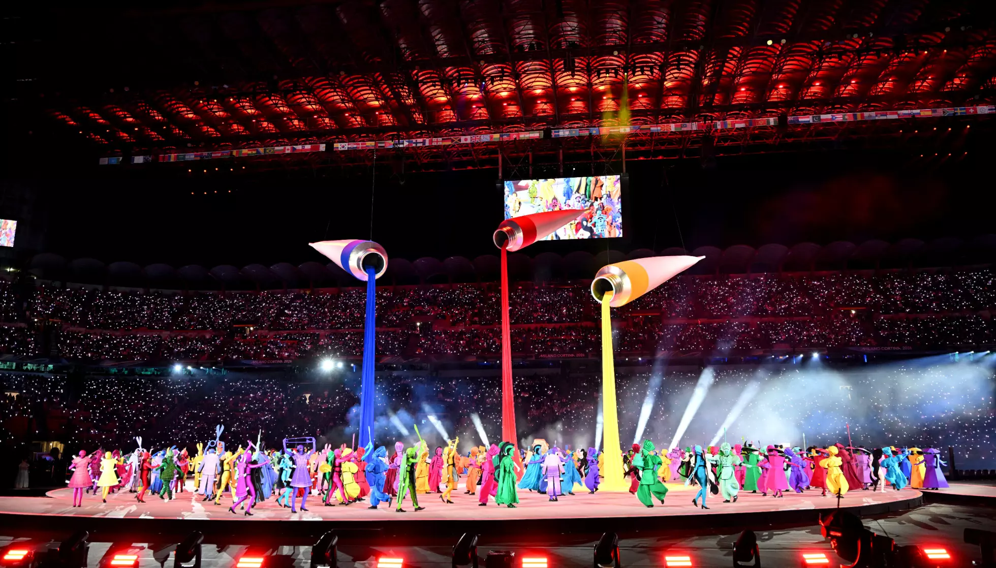 LEKKERT ÅPNINGSSHOW: Stilig og lekent på San Siro i Milano under åpningen av vinter-OL 2026. FOTO: NTB.