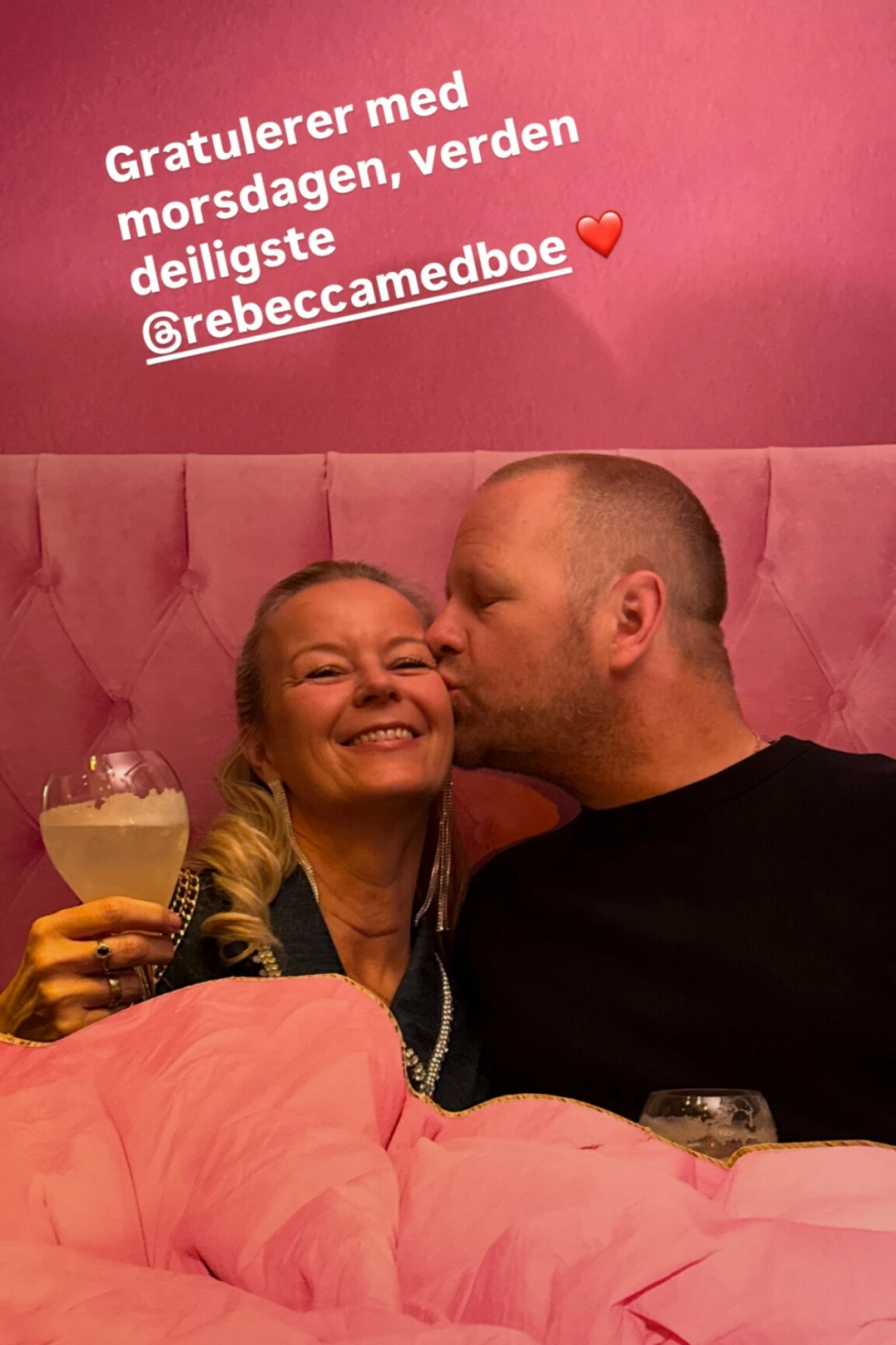 Esben «Dansken» Selvig hyller kona. Foto: Skjermdump: @selvestedansken / Instagram