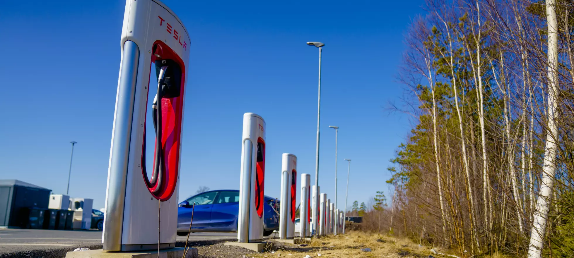 Tesla-ladere drives med dieselaggregat i Sverige