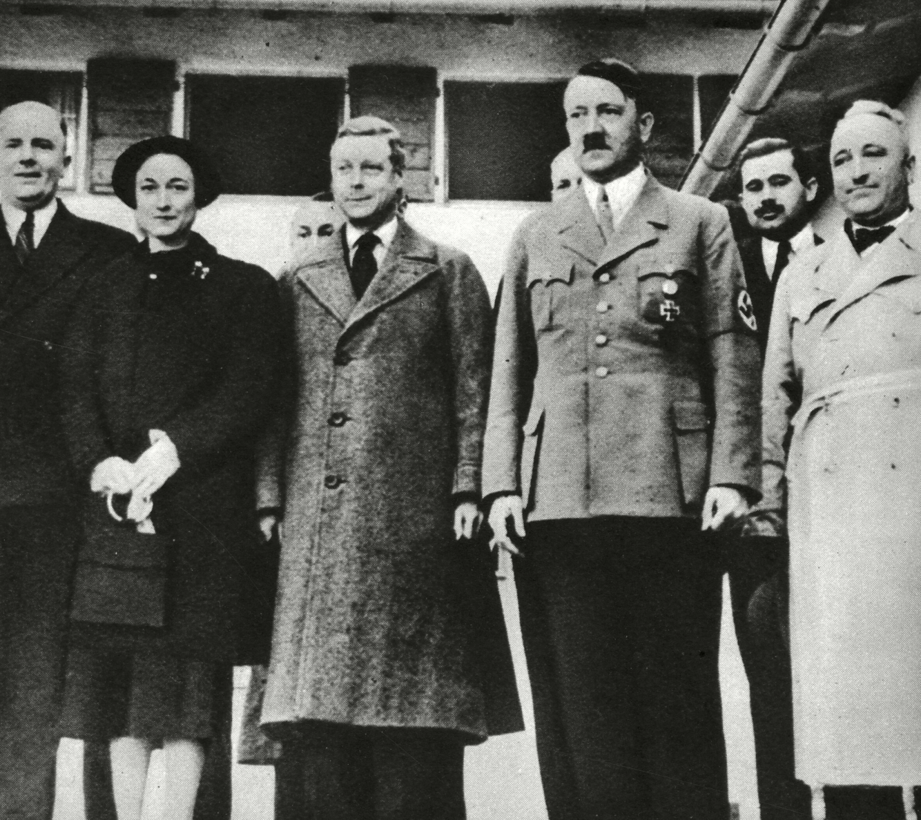 Det finnes flere bilder fra prins Edward og Wallis Simpson sitt Tyskland-besøk i 1937. Foto:NTB
