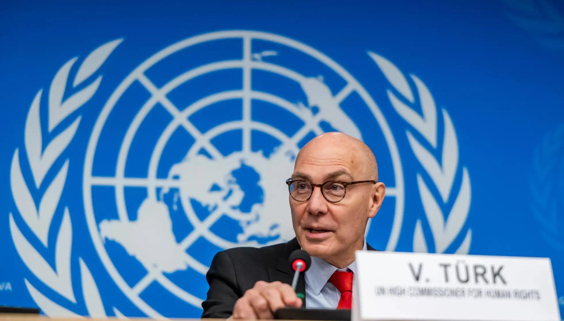 FNs menneskerettssjef Volker Türk slår fast at grusomhetene i El Fasher i Sudan kunne vært unngått. Foto: Martial Trezzini / AP / NTB