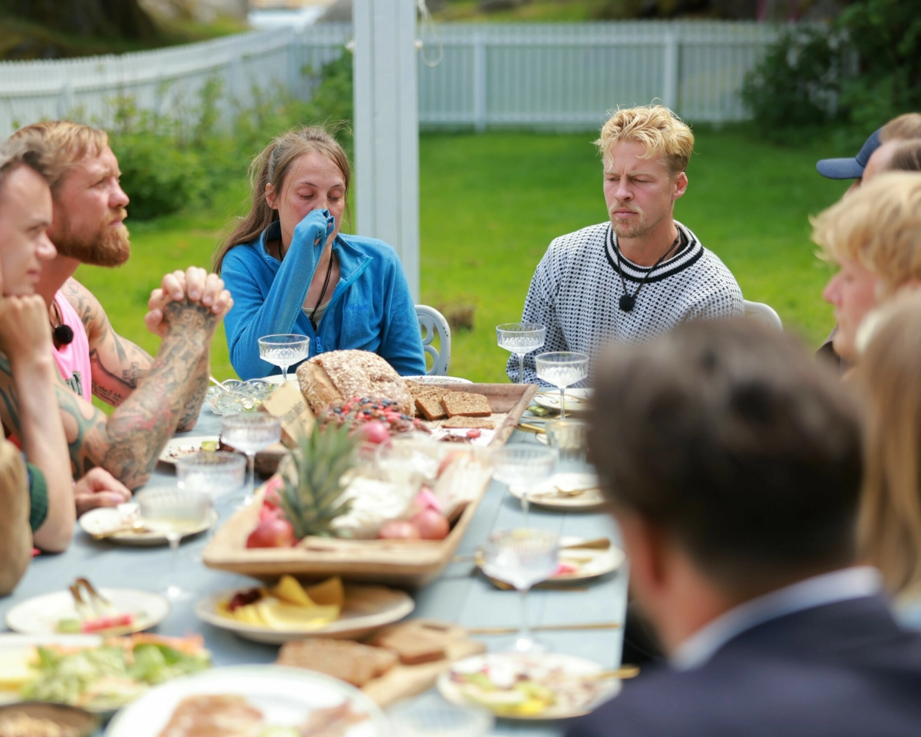 VANSKELIG: Under finalelunsjen fikk Røneid og Sundby flere spørsmål fra de utslåtte deltakerne. Foto: Kristin Svorte / Dagbladet