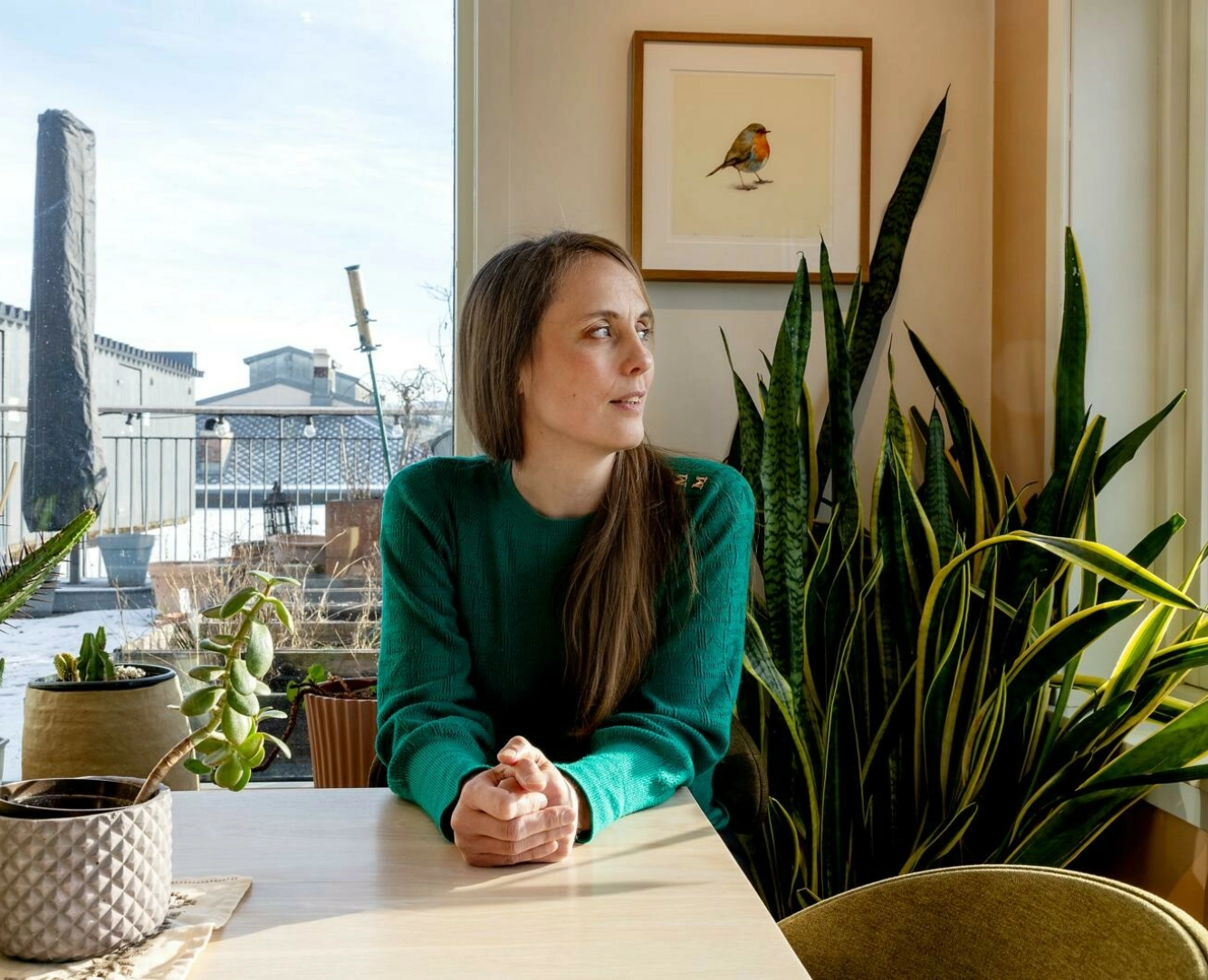 HJEMME BEST: Røndei er glad for å være tilbake i leiligheten sin. Foto: Kristin Svorte / Dagbladet