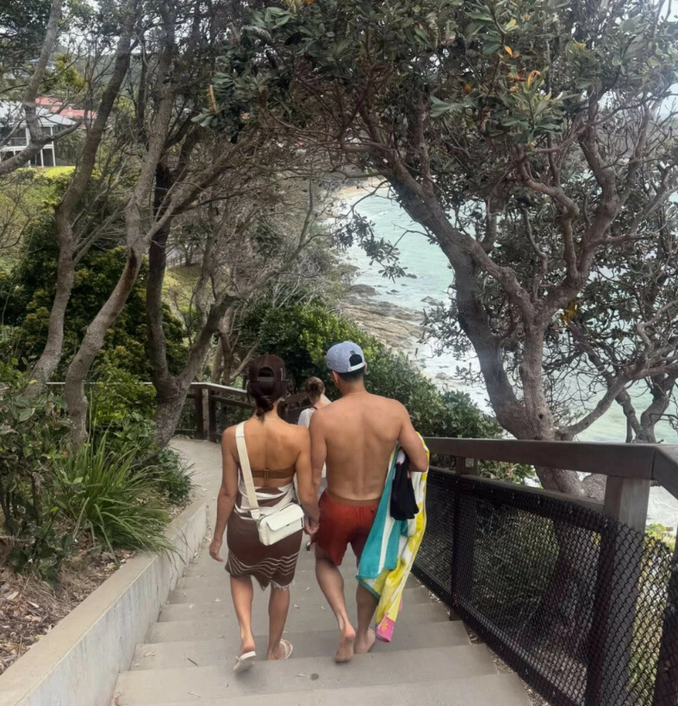 DELTE BILDE: Jessica Alba tok til Instagram for å dele et bilde sammen med sin nye flamme. Foto: Instagram / @jessicaalba