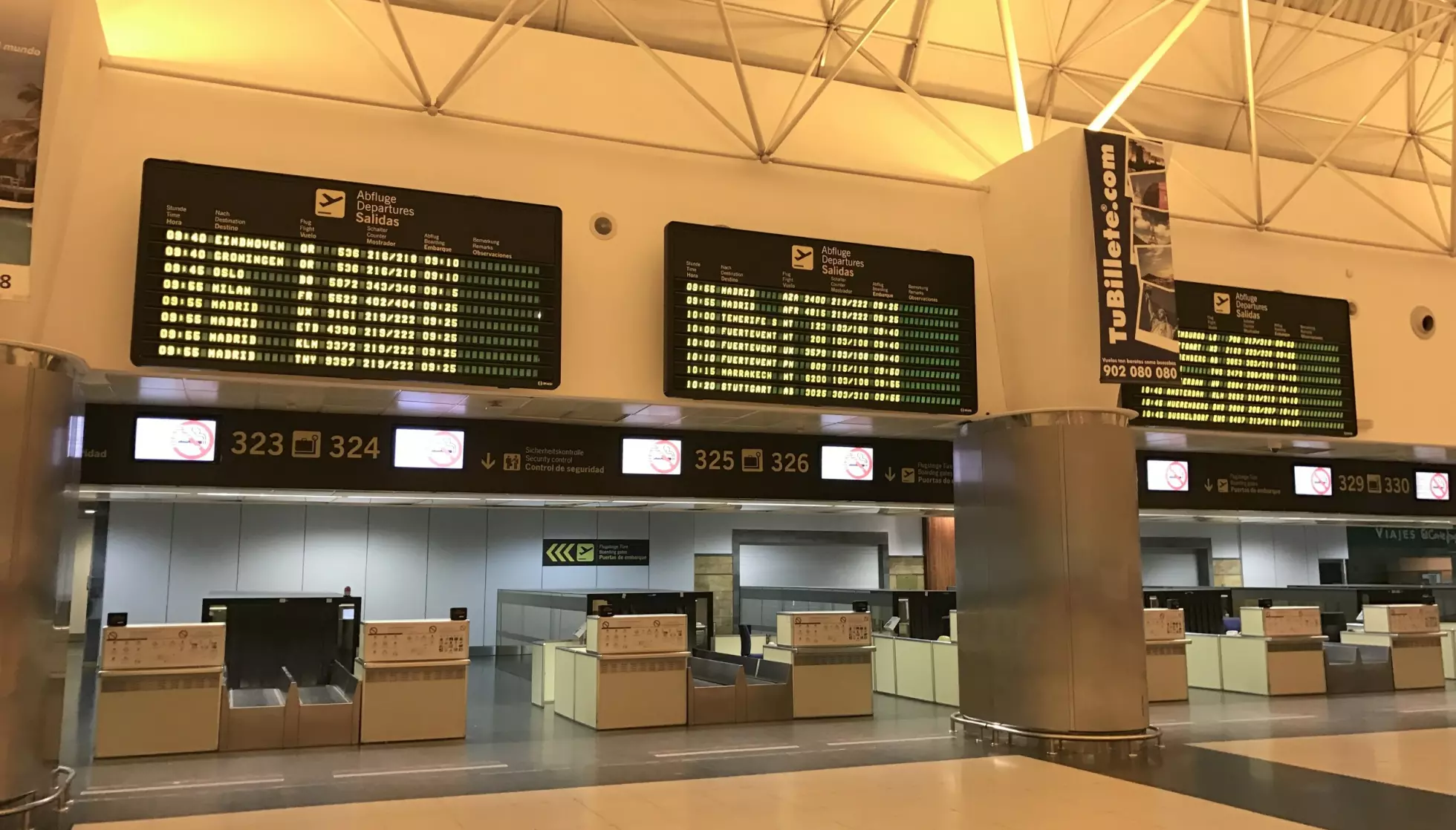 KAN BLI STILLE: Hvis flytrafikken stoppes blir det heller ingen avreiser eller ankomst til Las Palmas. Foto: Odd Roar Lange