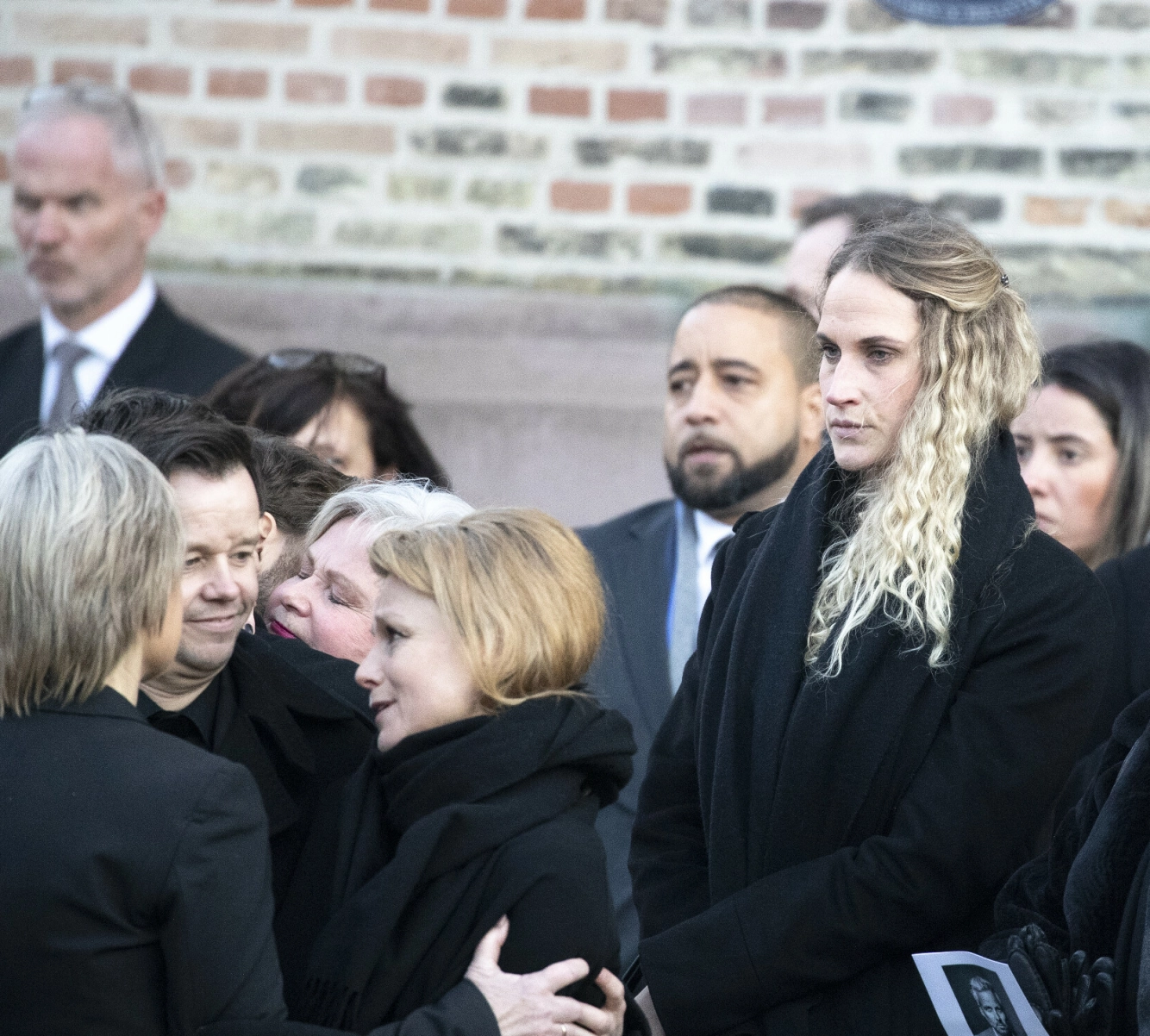 TUNG DAG:
Ebba på plass i
Oslo domkirke for
å ta et siste farvel
med sin elskede
Ari 3. januar 2020. T.v. Aris bror, mor og søster. Foto: Andreas Fadum/Se og Hør