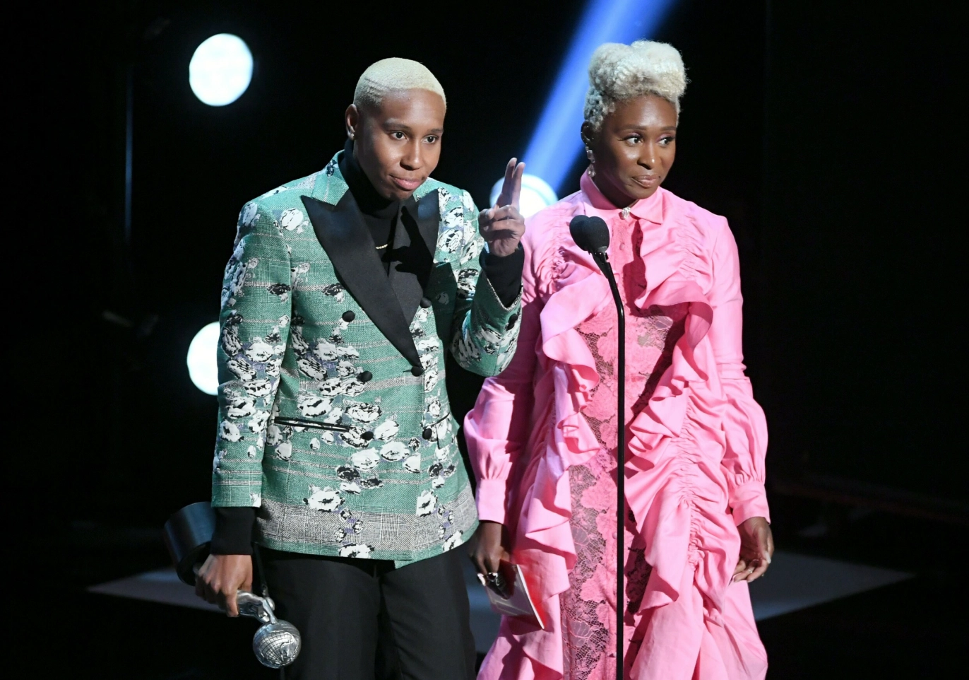 ER ET PAR: Cynthia Erivo og Lena Waithe har vært kjærester i lang tid. Her avbildet under en prisutdeling i Hollywood i 2019. Foto: AP