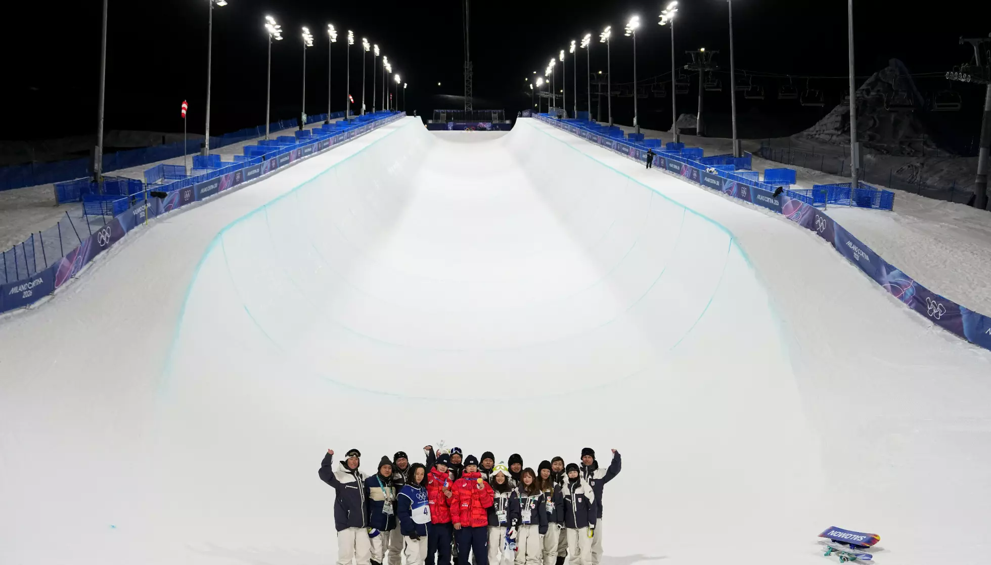 HALFPIPE: Disiplinen hvor du kjører frem og tilbake, og gjør triks på kanten. Enkelt forklart. Foto: AP/NTB
