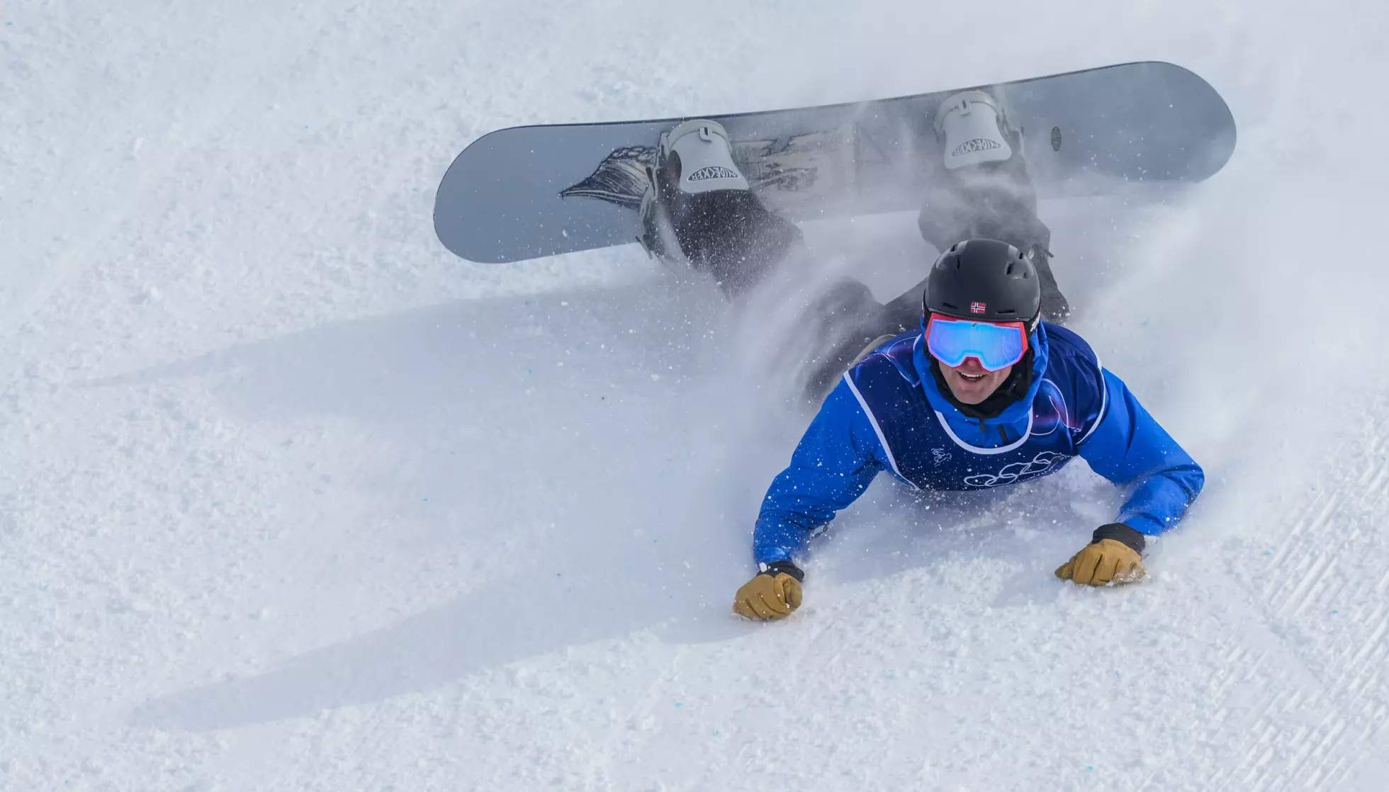 FALT: Mons Røisland under slopestyle-finalen. Foto: Cornelius Poppe / NTB