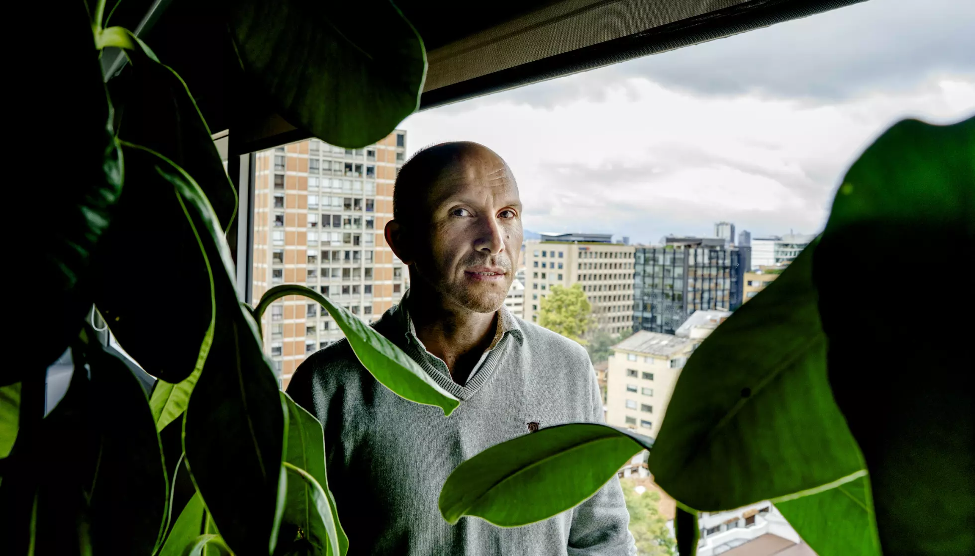 BARNESOLDATER: Felipe Cortés, kampanjedirektør i Redd Barna i Colombia, tror det er langt flere barnesoldater i Colombia enn de offisielle tallene viser. Foto: John Terje Pedersen