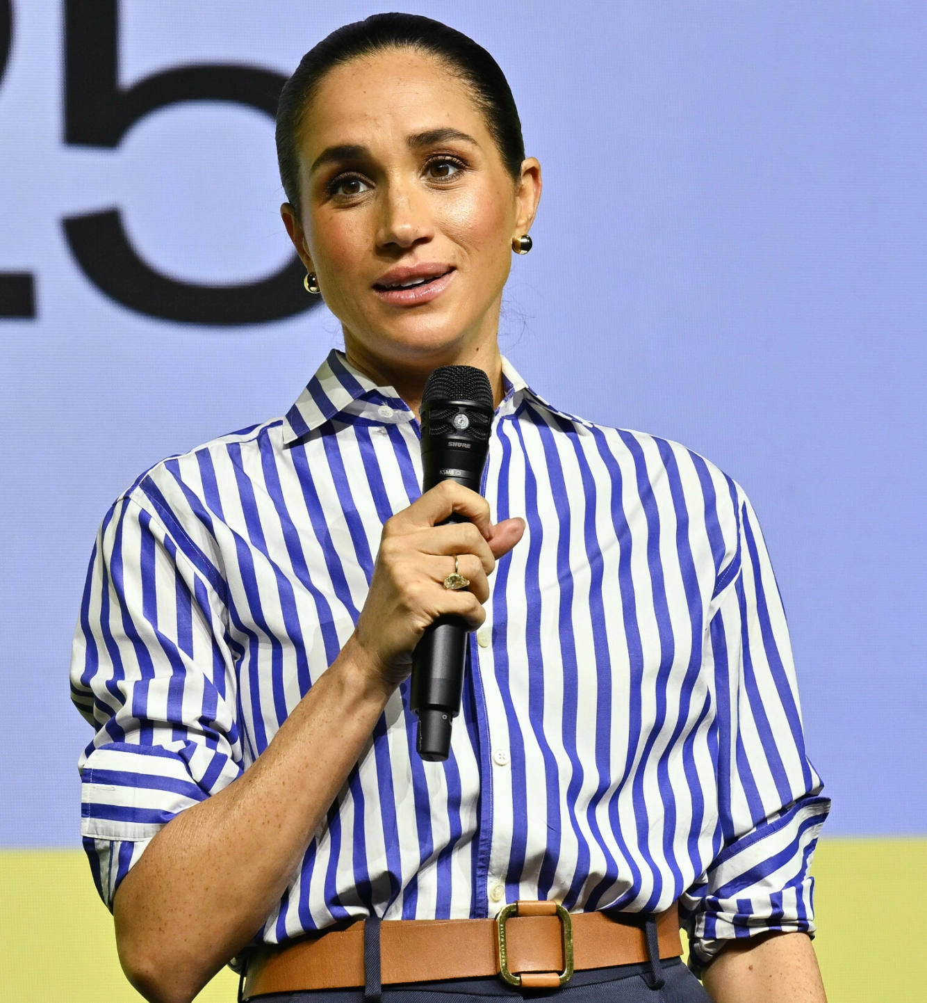 IKKE FØRSTE GANG: Den iøynefallende ringen ble båret av hertuginne Meghan under et arrangement i New York i oktober 2025. Foto: Evan Agostini/ Invision/ AP/ NTB