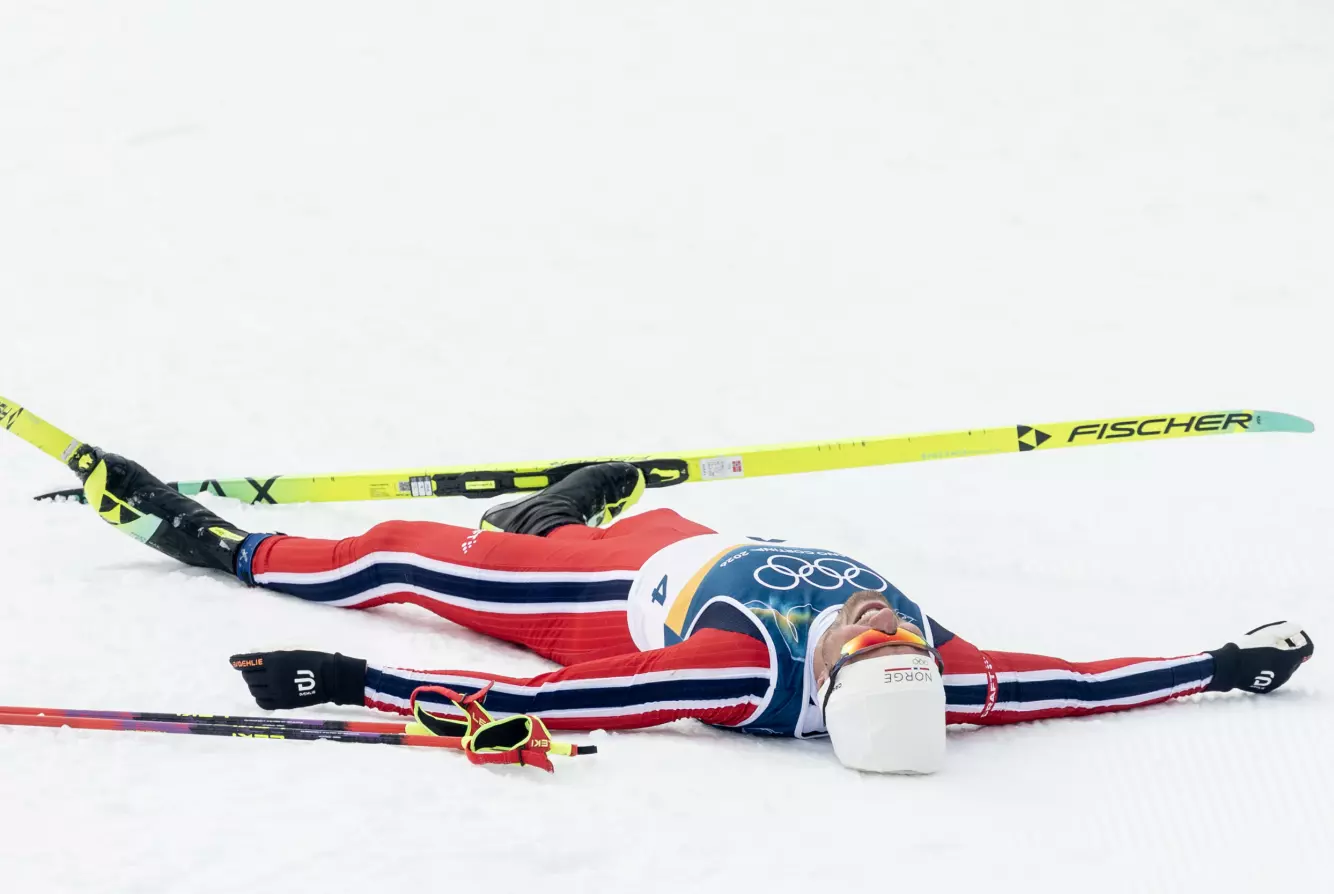 VONDT, MEN OGSÅ GODT: Emil Iversen etter bronsemedaljen på femmila. Foto: Bjørn Langsem / Dagbladet