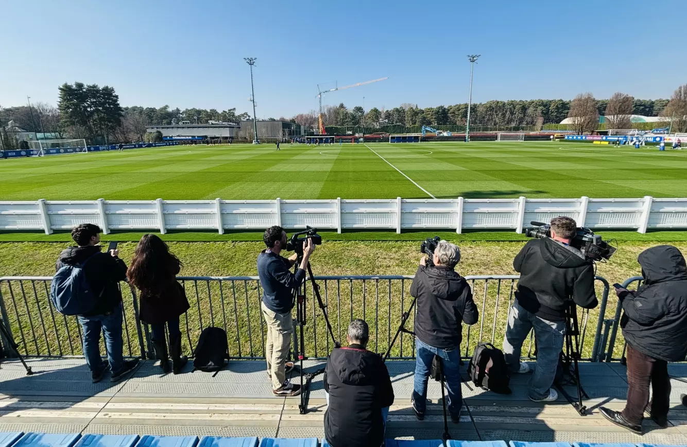 GRØNT: Inter trente på en strøken matte på treningsanlegget utenfor Milano i formiddag. Foto: Tore Ulrik Bratland